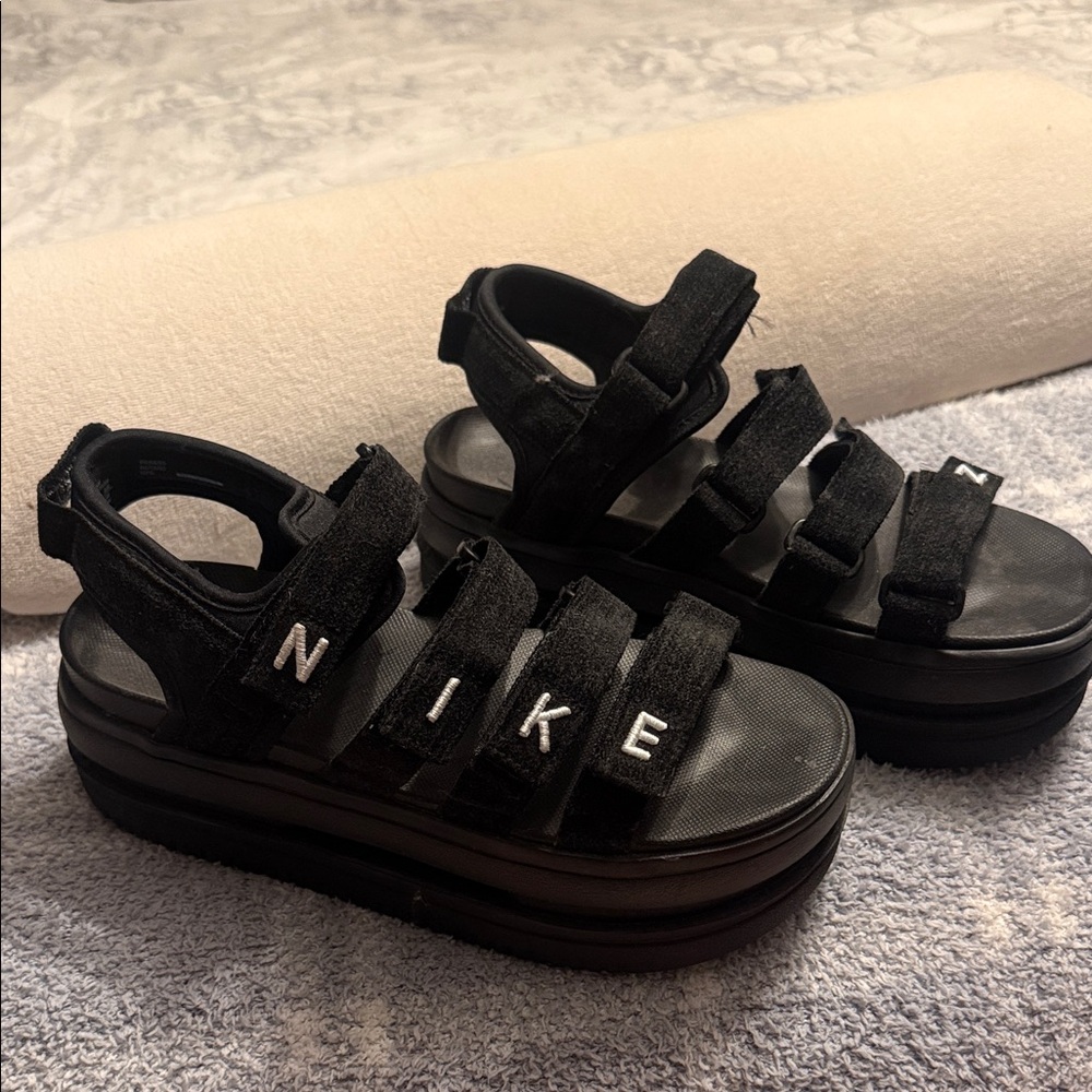 Nike Women's Black Strap Sandals